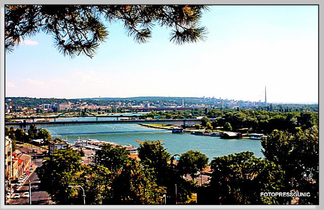 BEOGRAD-IZMEĐU SVETLOSTI I SENKI