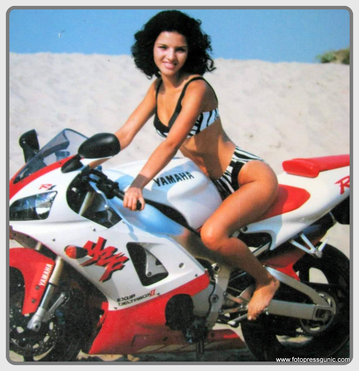 LEPOTICA I YAMAHA NA PESKU